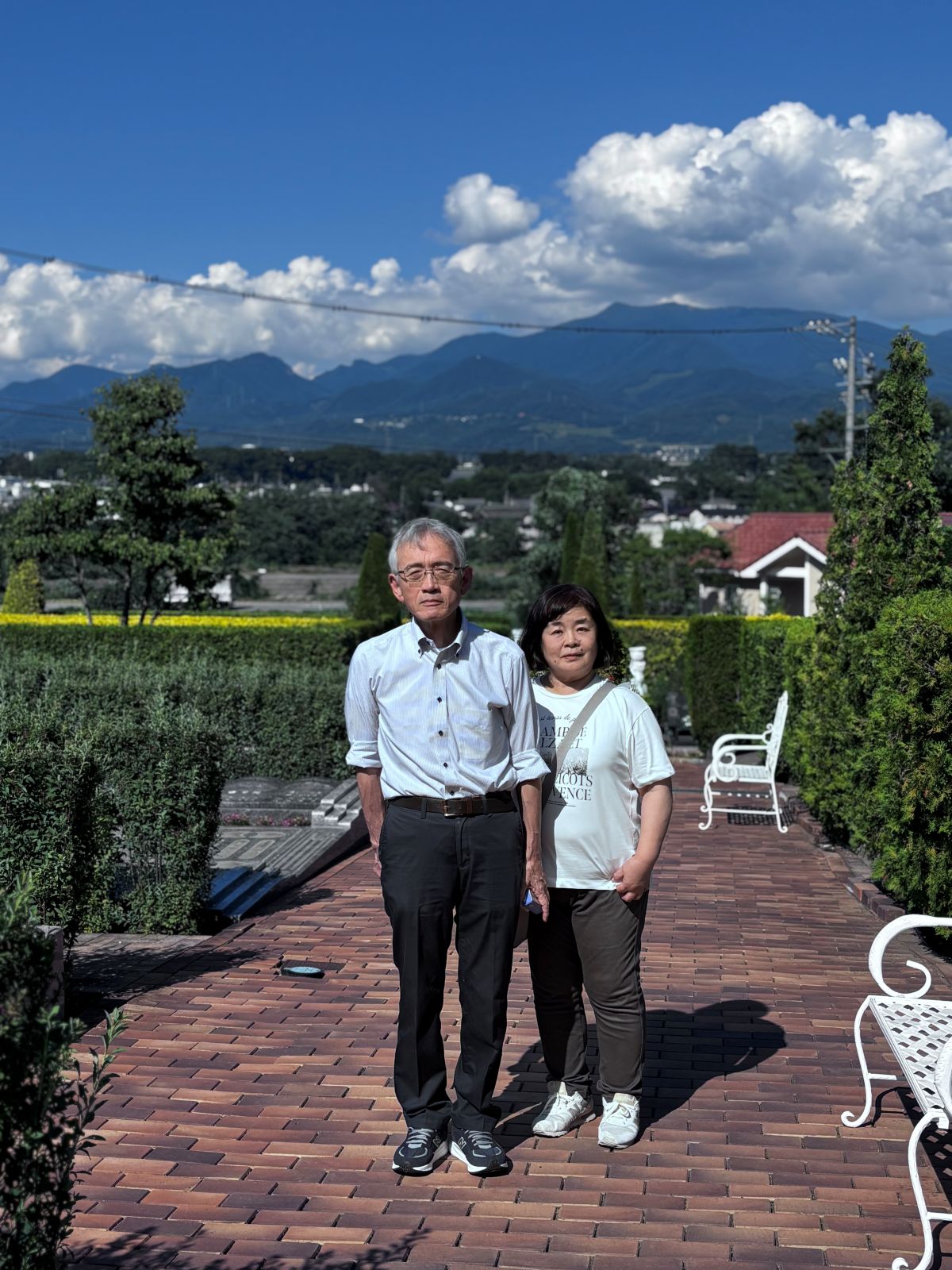 上田市の自然豊かな霊園で永代供養墓を選んだ齋藤様ご夫婦とご家族の想い