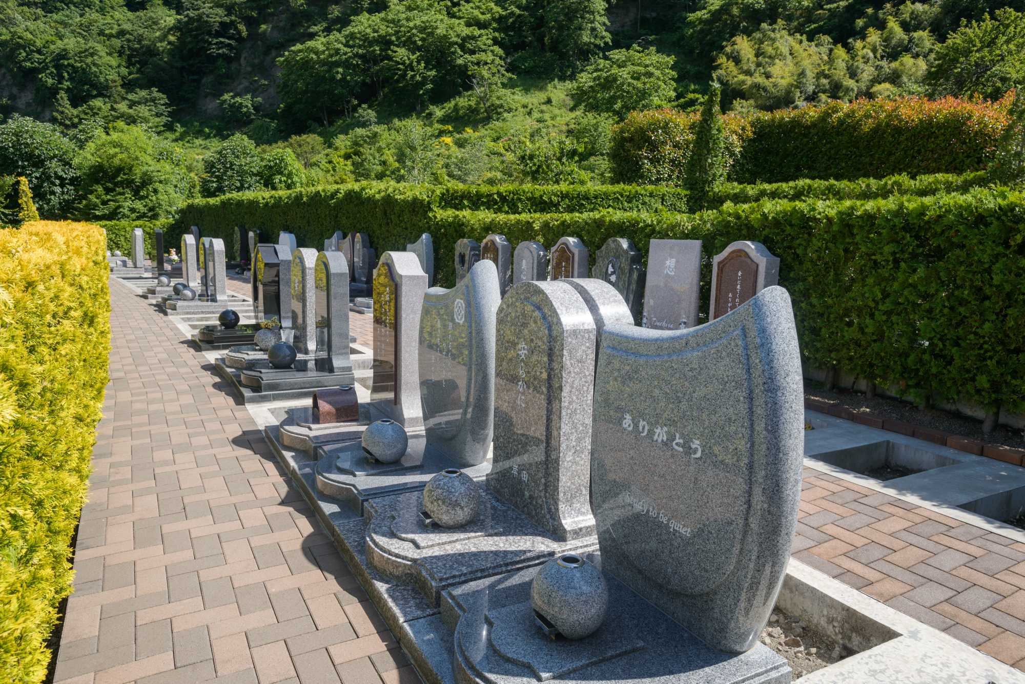 上田市の墓地エンゼルパークの墓石
