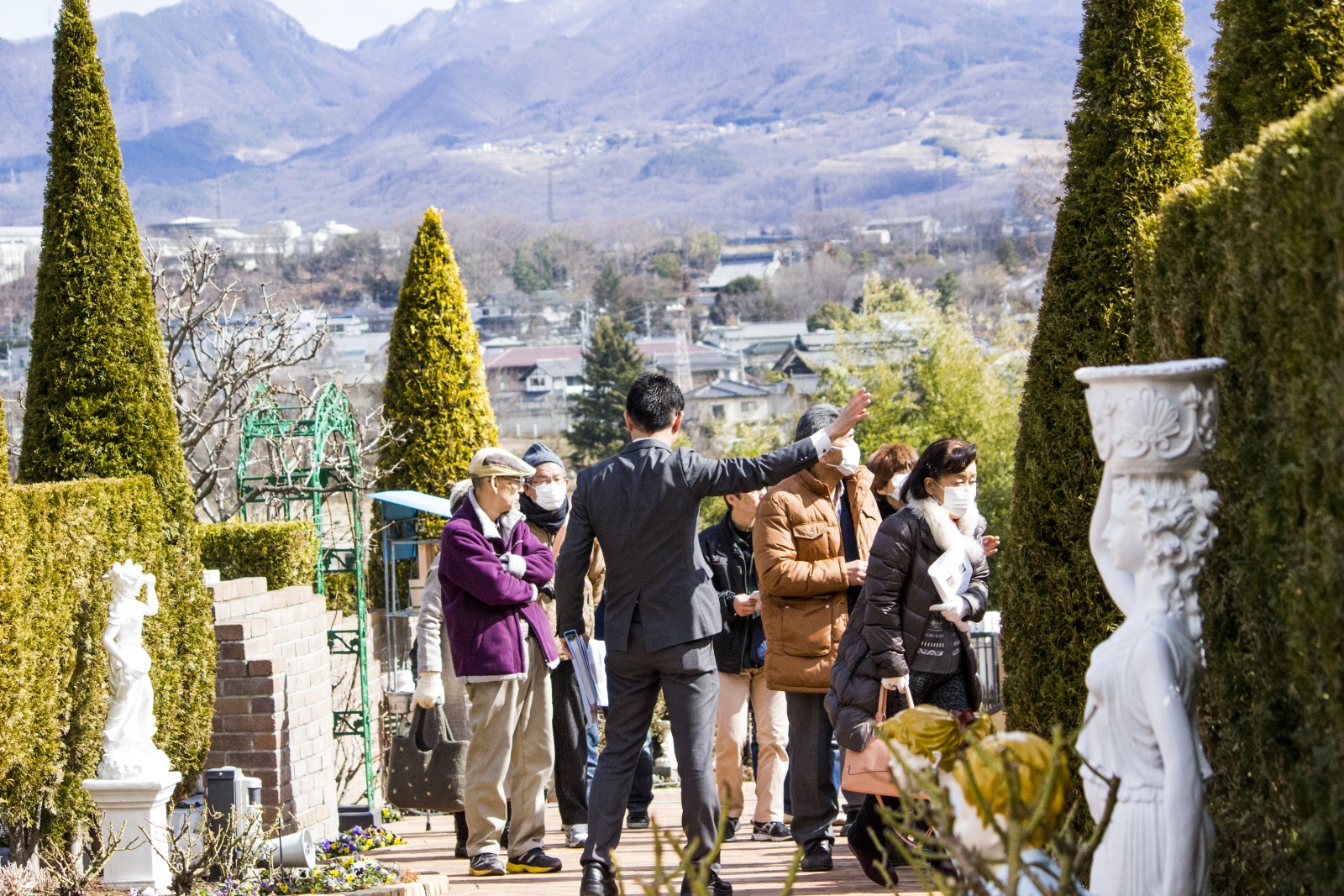 墓地霊園の見学の様子