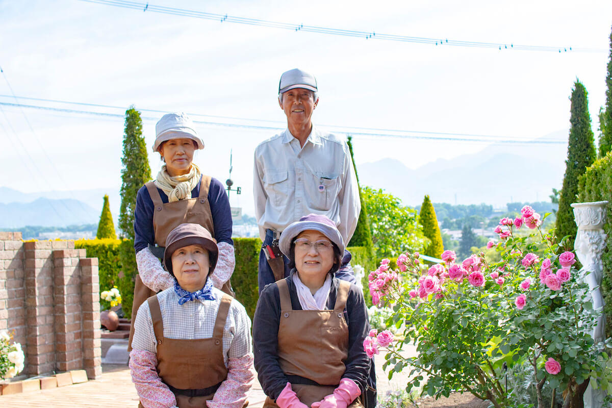 花と緑に囲まれた公園墓地 -お花植えを行いました-