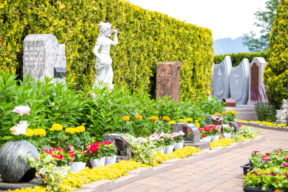 墓地とは思えないほどお花があふれる上田市の公園墓地エンゼルパーク