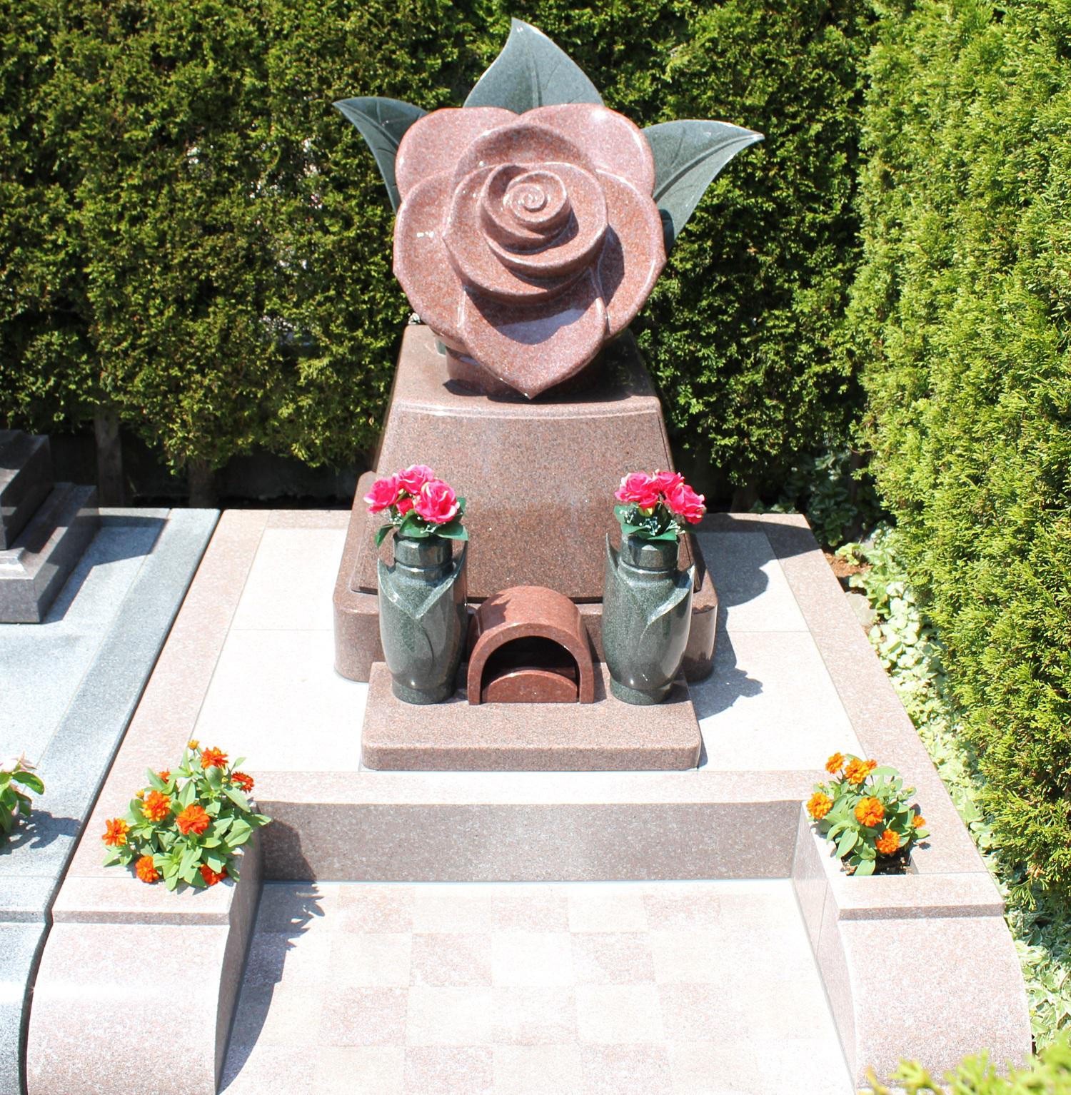 デザイン墓石の雰囲気に最適な公園墓地 エンゼルパーク ブログ 公式 エンゼルパーク 長野県上田市 花と緑に囲まれた公園墓地