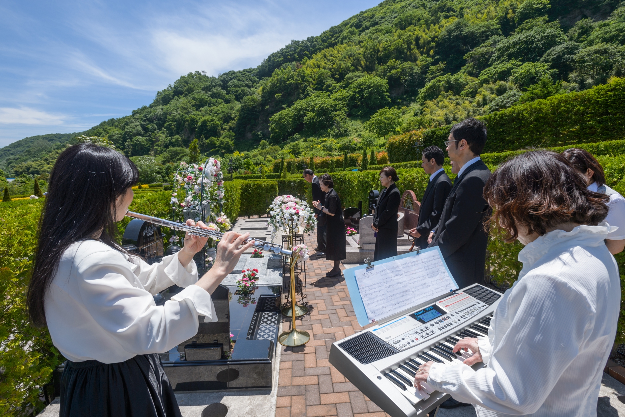 生演奏付き法要の様子