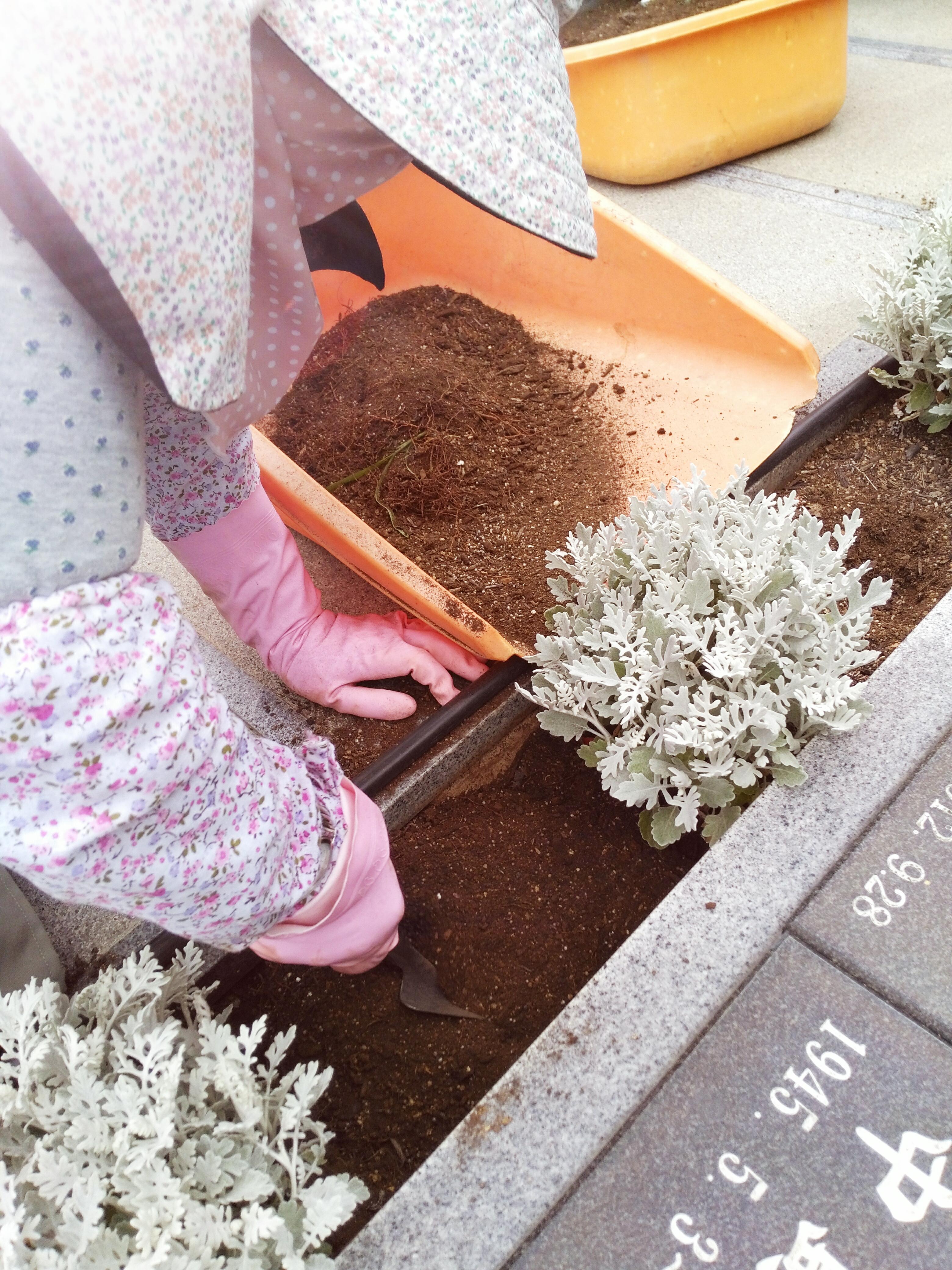 お花植えの準備をしてます！