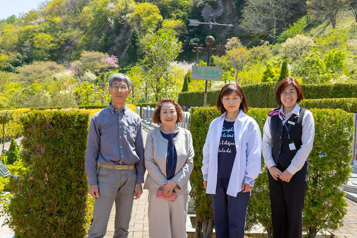 家族でお出掛けするという感覚でお墓参りできる。四季折々のお花が気分を明るくしてくれます