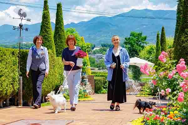 明るくて寂しさを感じない雰囲気は、愛犬たちのお墓にぴったり。家族みんなでお参りしやすい設備も気に入っています