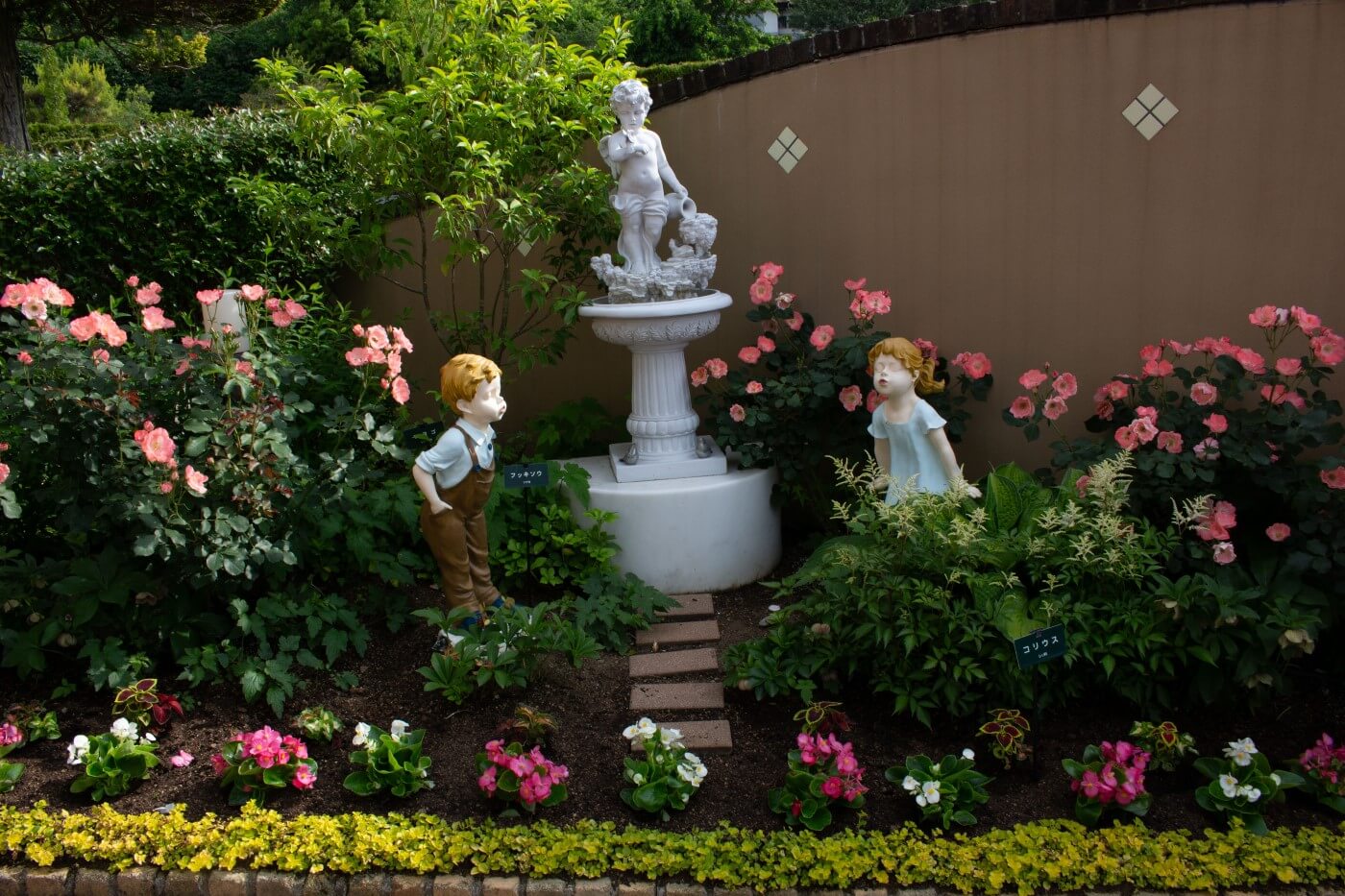 霊園のお花植え